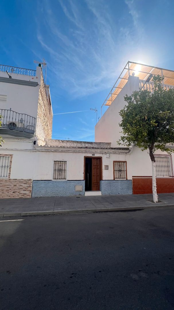 Vista exterior de Casa o xalet en venda en Los Palacios y Villafranca