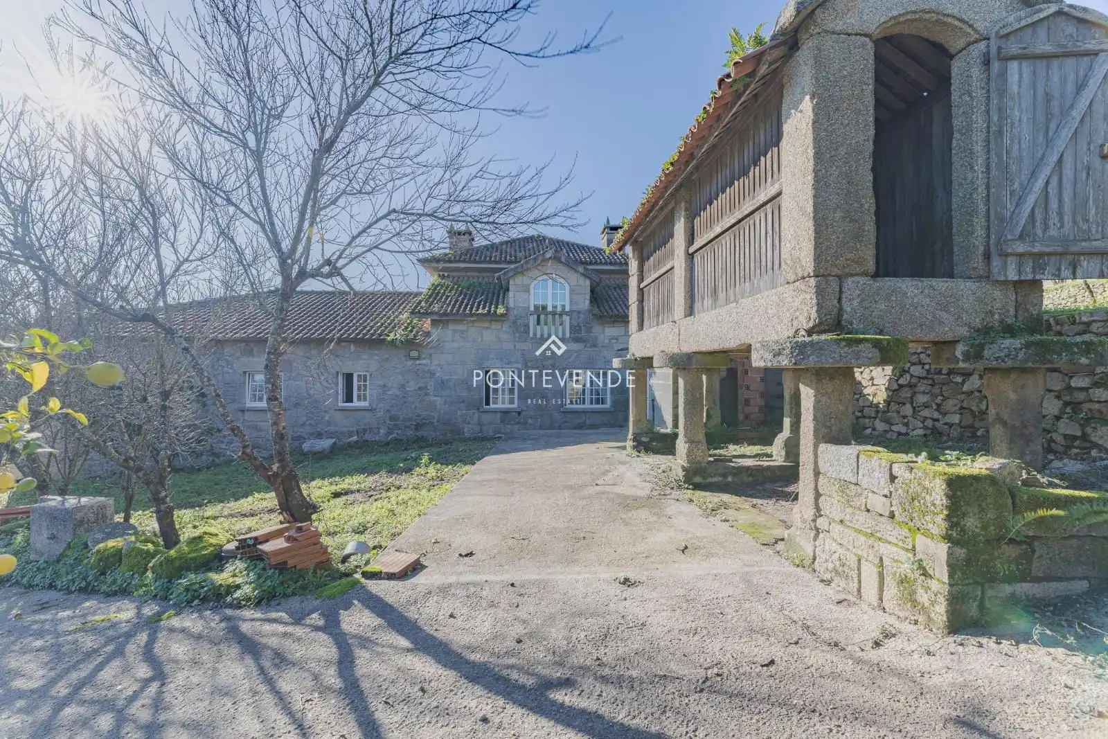 Exterior view of Houses for sale in Vilanova de Arousa  with Heating, Terrace and Swimming Pool