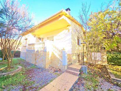 Vista exterior de Casa o xalet en venda en Riells i Viabrea amb Calefacció, Jardí privat i Terrassa