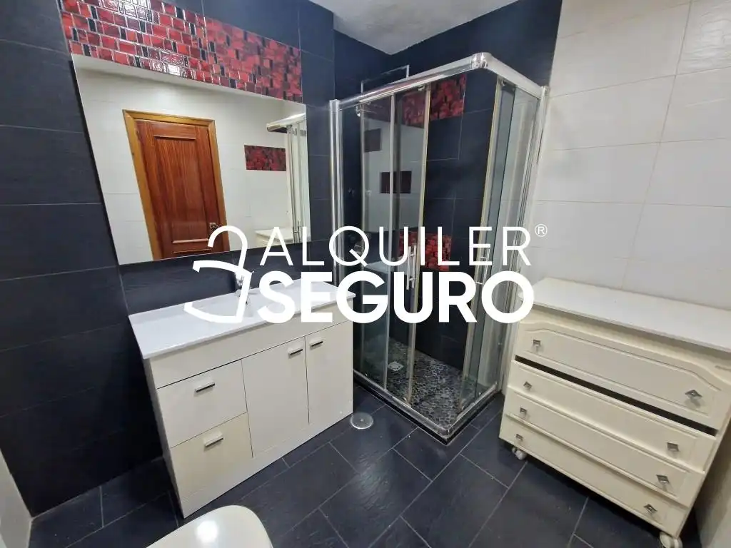 Baño de Piso de alquiler en Navalcarnero con Aire acondicionado, Calefacción y Terraza