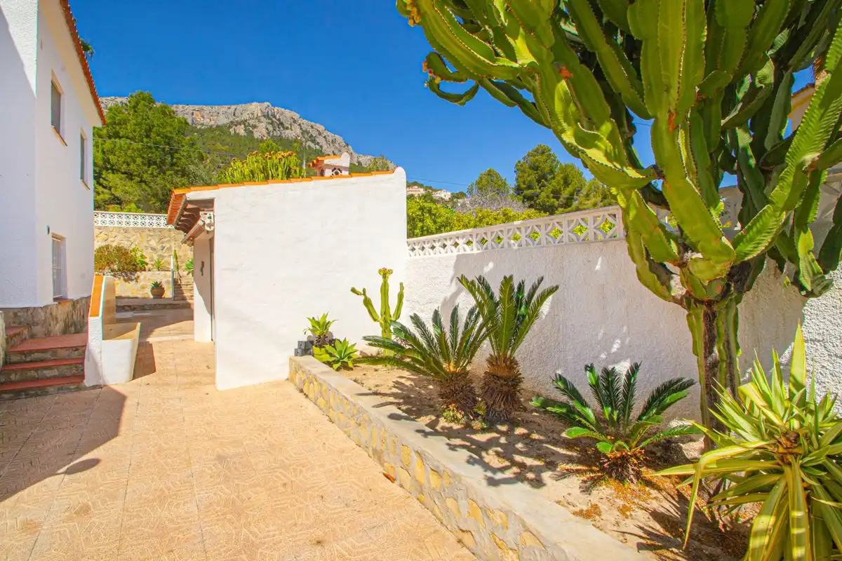 Garden of Houses for sale in Calpe / Calp  with Air Conditioner, Heating and Private garden