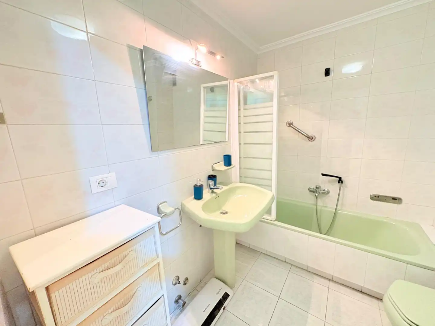 Baño de Piso en venta en Ponferrada con Calefacción, Trastero y Amueblado