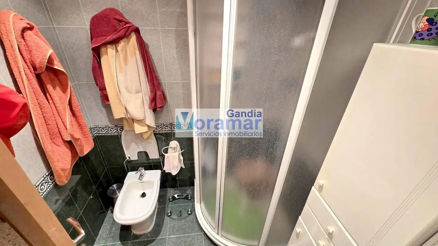 Badezimmer von Wohnungen zum Verkauf in Gandia mit Klimaanlage, Terrasse und Möbliert