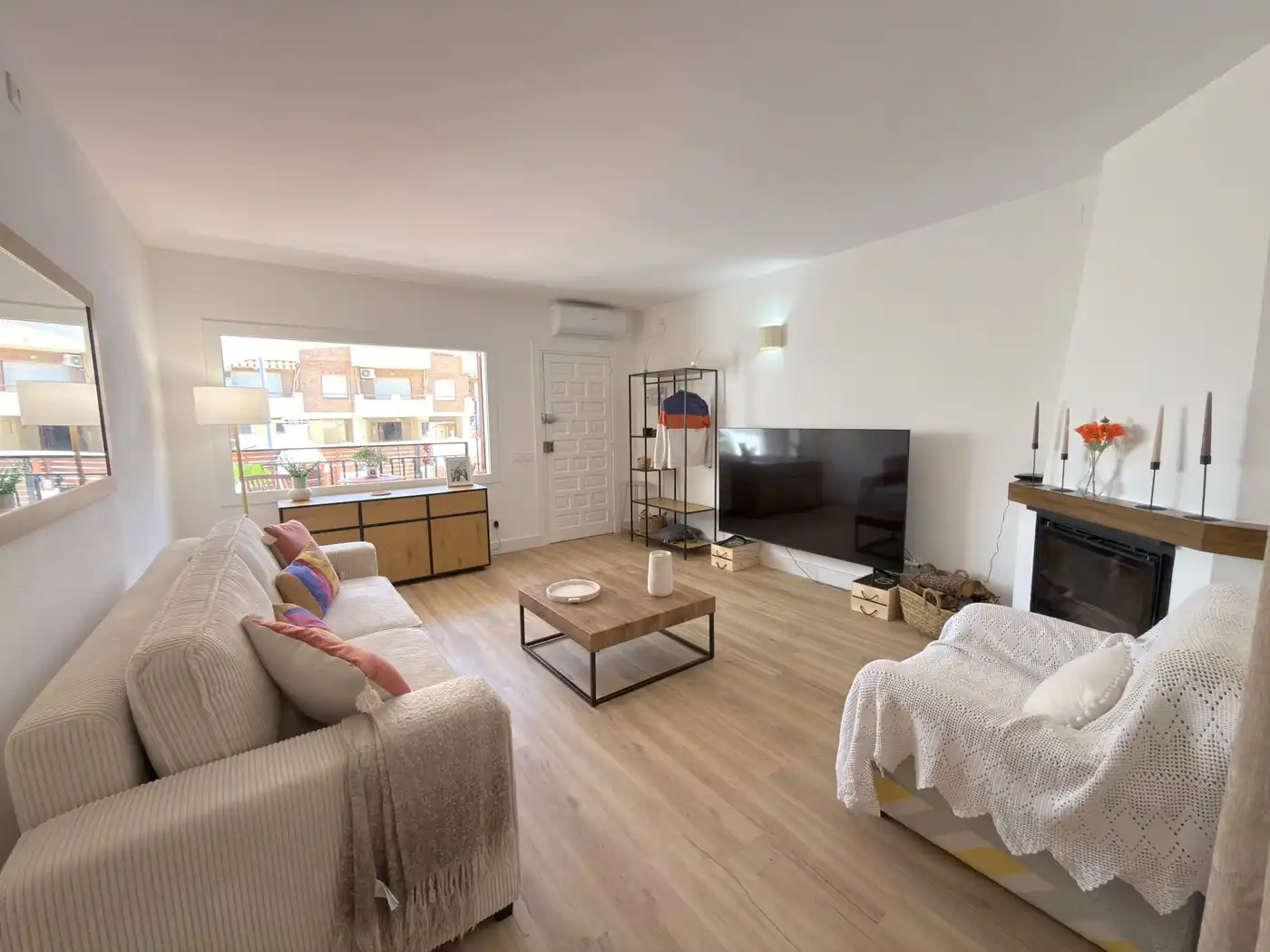 Living room of Detached homes for sale in Cunit  with Air Conditioner, Parquet flooring and Terrace