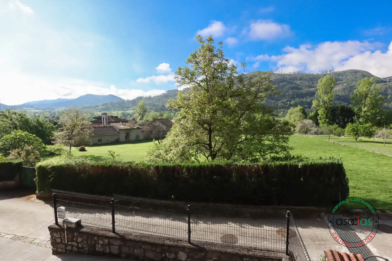 Jardí de Casa adosada en venda en Ribera de Arriba amb Calefacció, Parquet i Terrassa