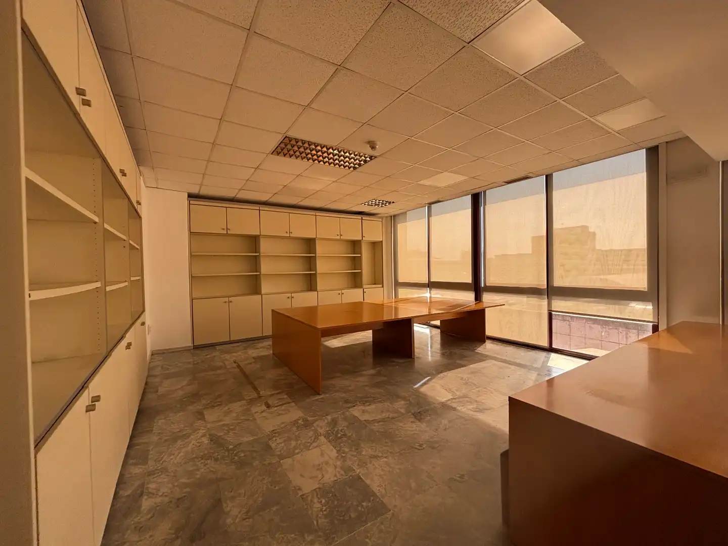 Büro zur Miete in Sevilla mit Klimaanlage, Heizung und Internet