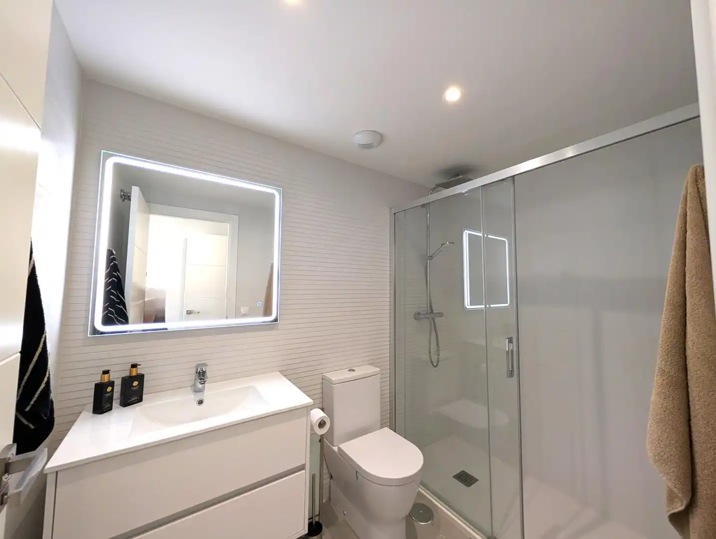 Badezimmer von Dachboden zum Verkauf in Orihuela mit Klimaanlage, Heizung und Terrasse