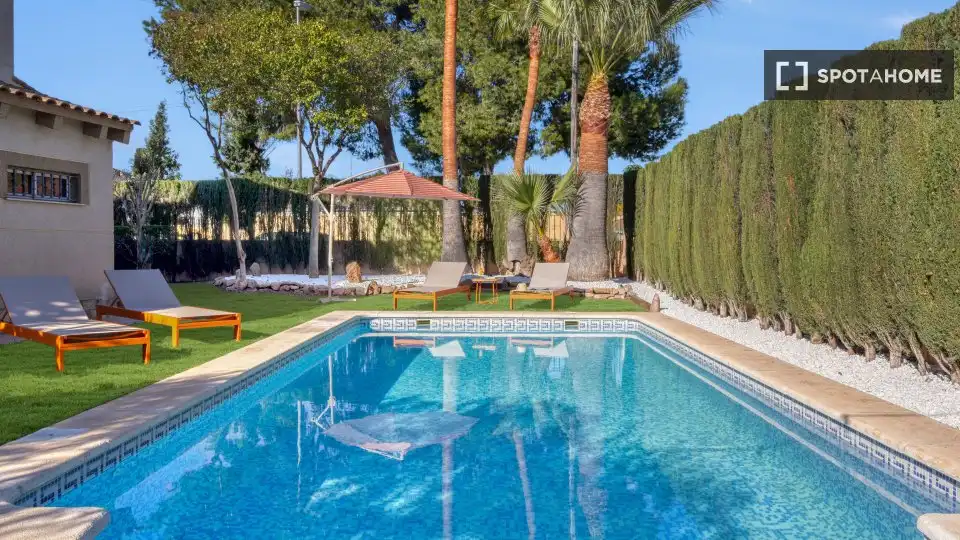 Swimming pool of Flat for rent in L'Eliana  with Air Conditioner, Heating and Furnished