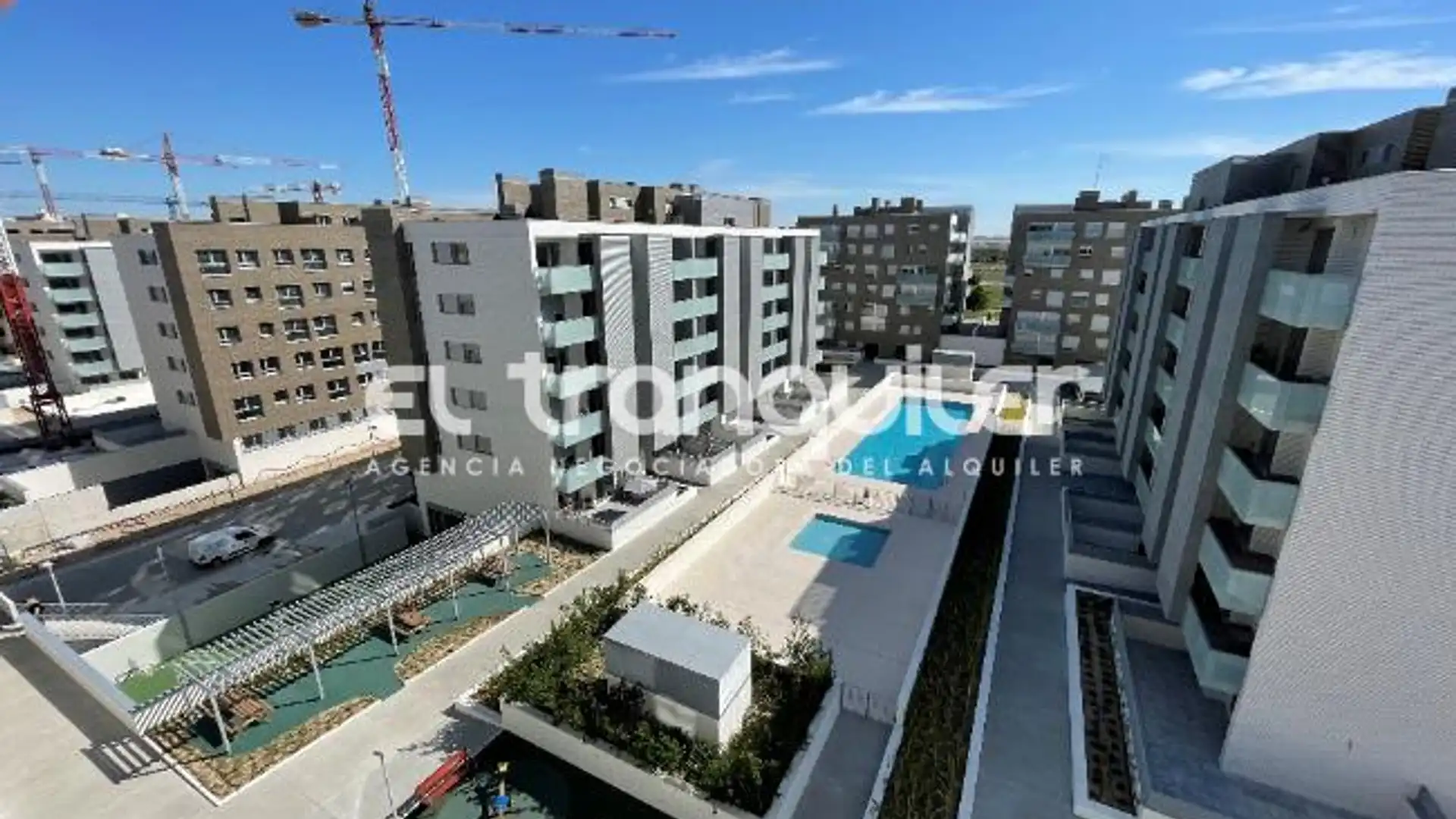 Exterior view of Flat for rent in  Madrid Capital  with Terrace, Storage room and Swimming Pool