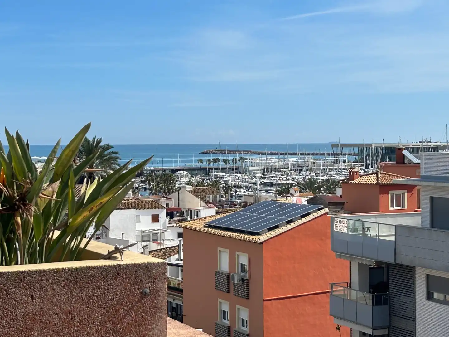 Vista exterior de Àtic en venda en Dénia amb Aire condicionat, Calefacció i Terrassa