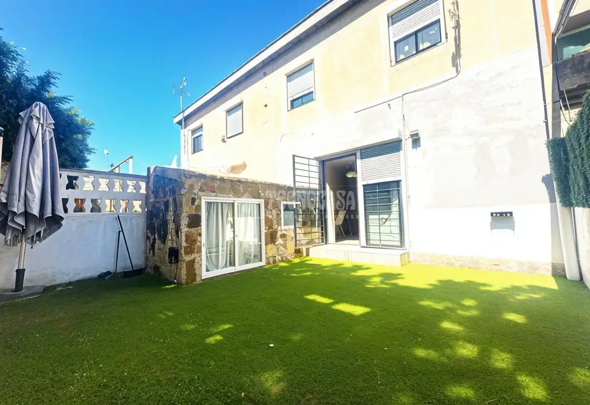Exterior view of Detached homes for sale in Móstoles  with Heating, Private garden and Community pool