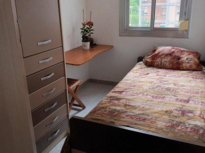 Dormitori de Apartament per a compartir en Cornellà de Llobregat amb Aire condicionat