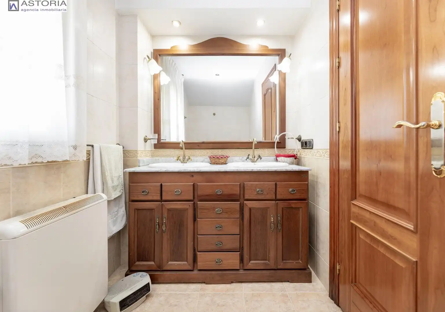 Bathroom of Houses for sale in Monachil  with Air Conditioner, Heating and Private garden