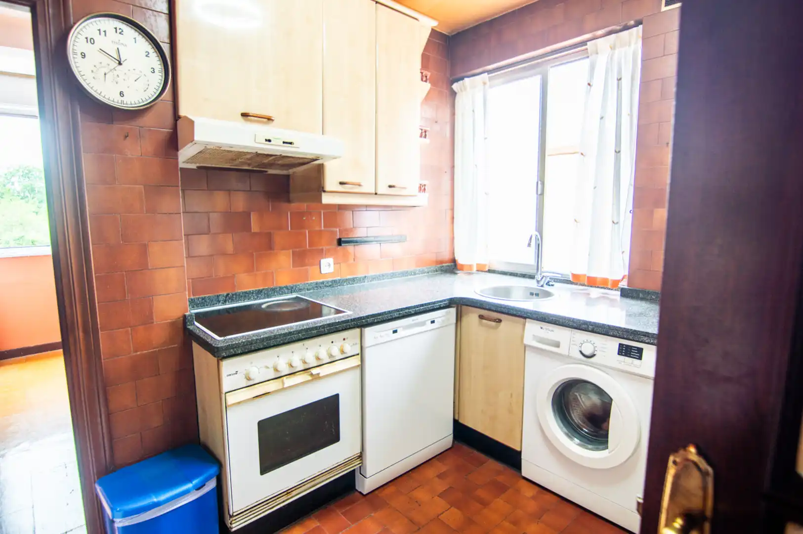 Cuina de Pis en venda en Oviedo  amb Calefacció, Parquet i Moblat
