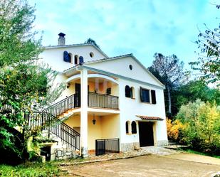 Vista exterior de Casa o xalet en venda en Castellbell i el Vilar amb Calefacció, Terrassa i Piscina