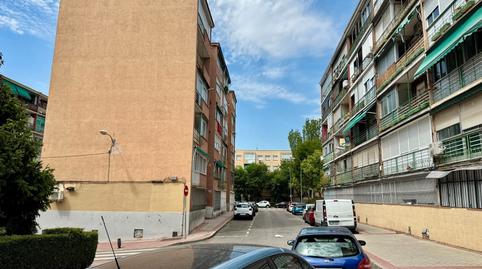 Foto 2 de Piso en venta en Calle de Parodia, Lucero, Madrid