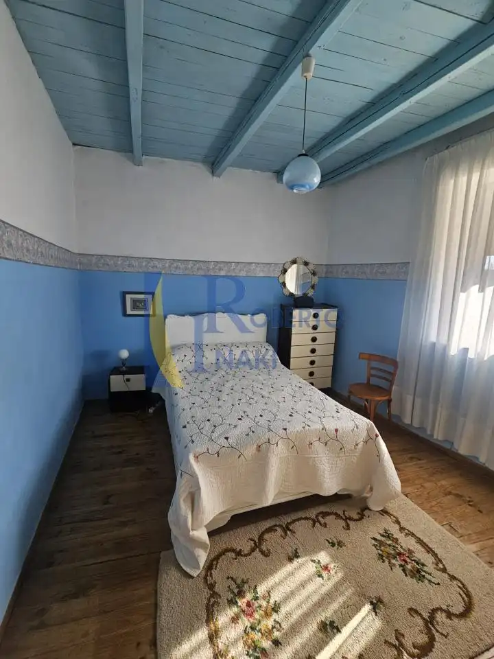 Dormitori de Casa o xalet en venda en Gusendos de los Oteros amb Jardí privat, Traster i Moblat