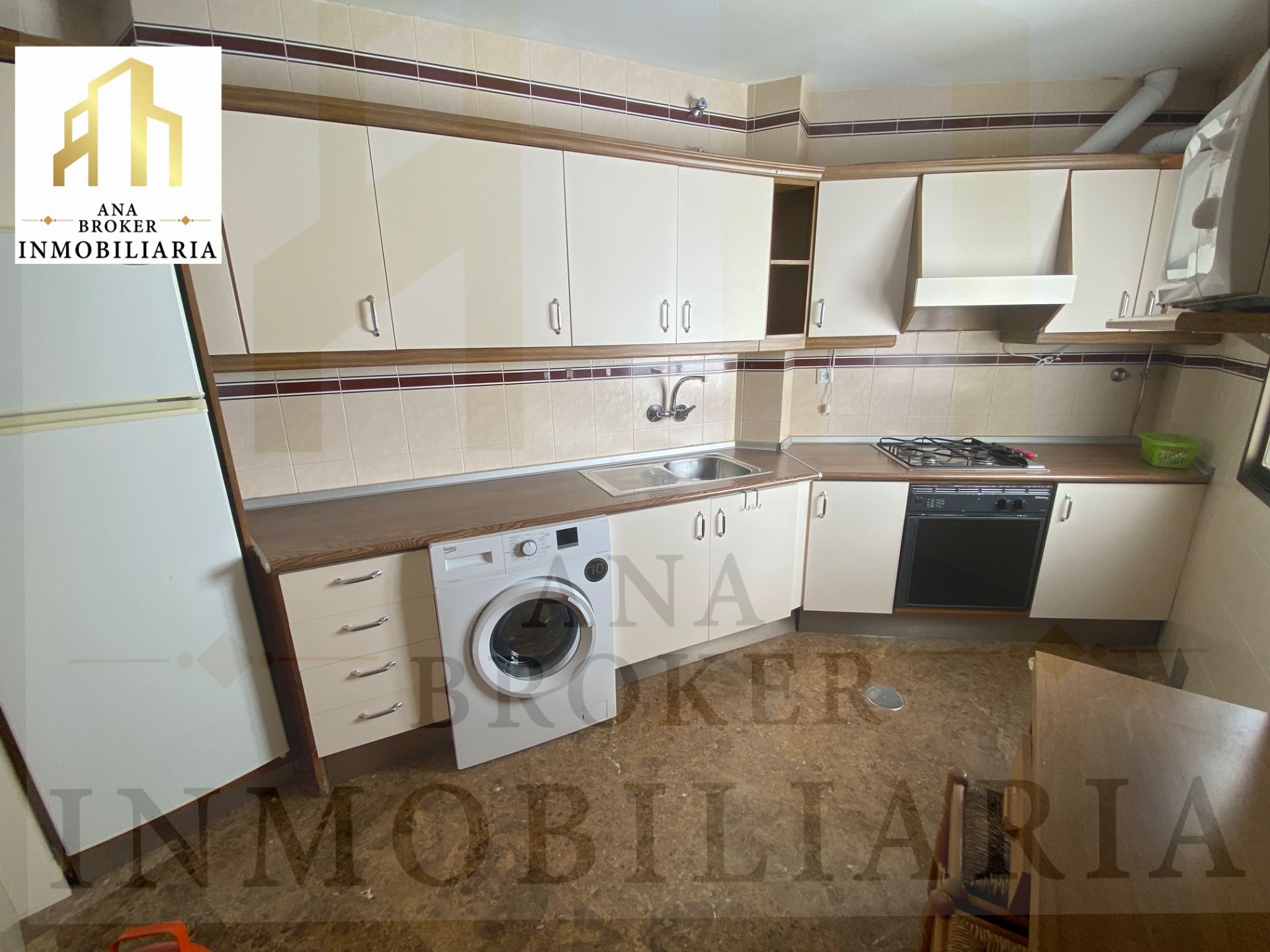 Cuina de Apartament de lloguer en Ronda amb Moblat