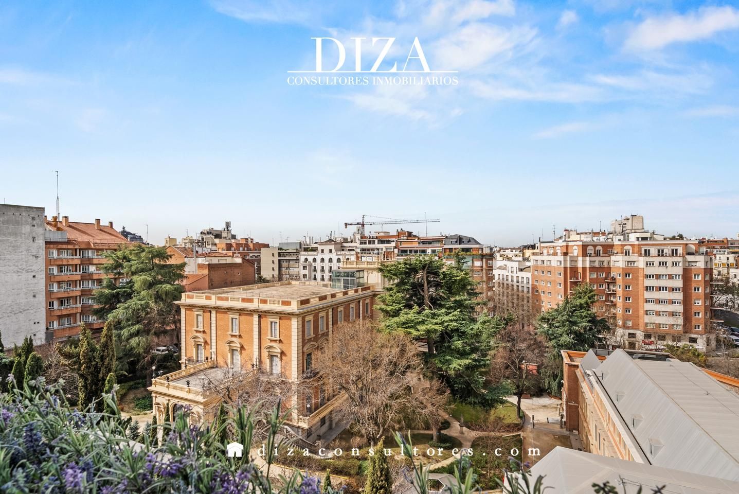 Exterior view of Attic for sale in  Madrid Capital  with Air Conditioner, Heating and Terrace