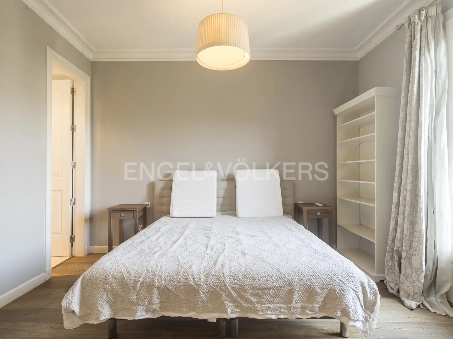 Schlafzimmer von Dachboden zur Miete in Barcelona mit Klimaanlage, Heizung und Parkett