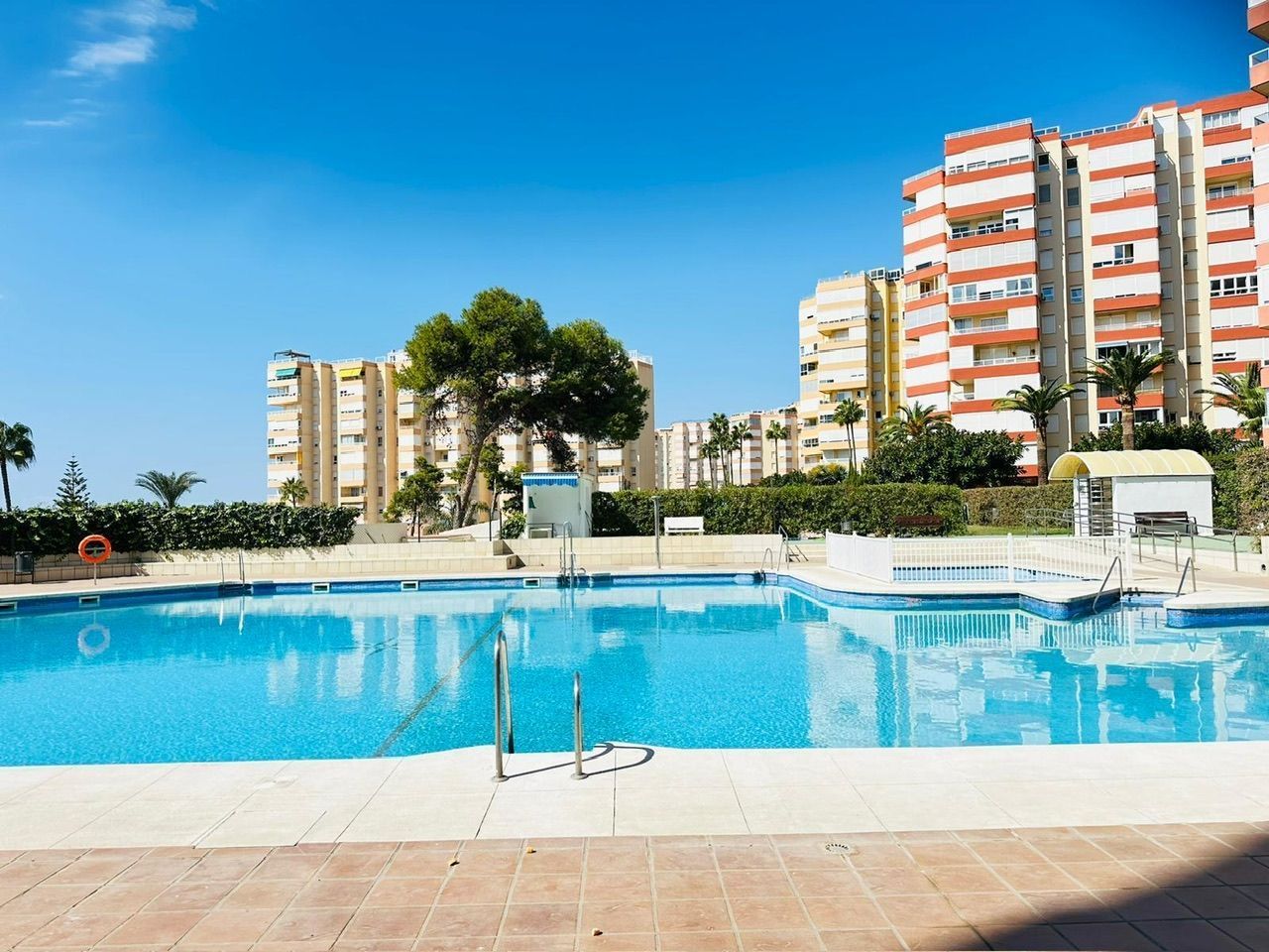 Piscina de Apartamento en venta en Torrox con Aire acondicionado y Piscina comunitaria