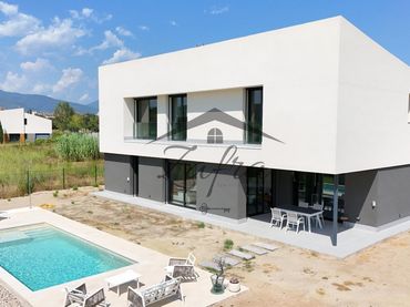 Casa con piscina en venta en Carrer Carrer Marc de Vilalba