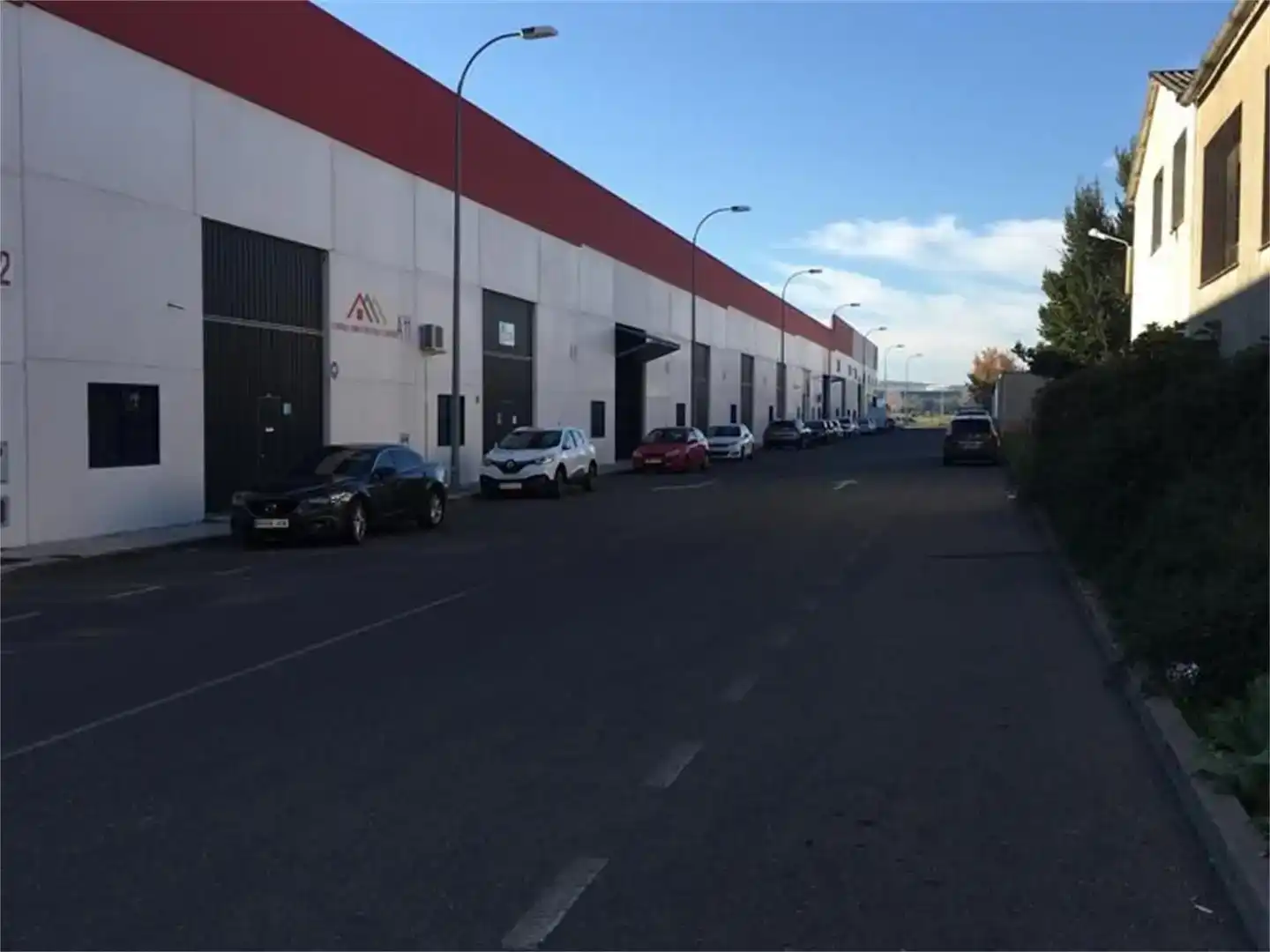 Außenansicht von Fabrikhallen zur Miete in Plasencia