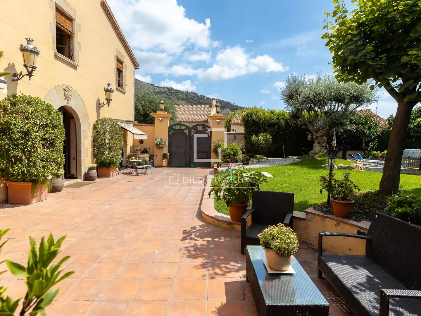 Detached house with terrace for sale in Teià