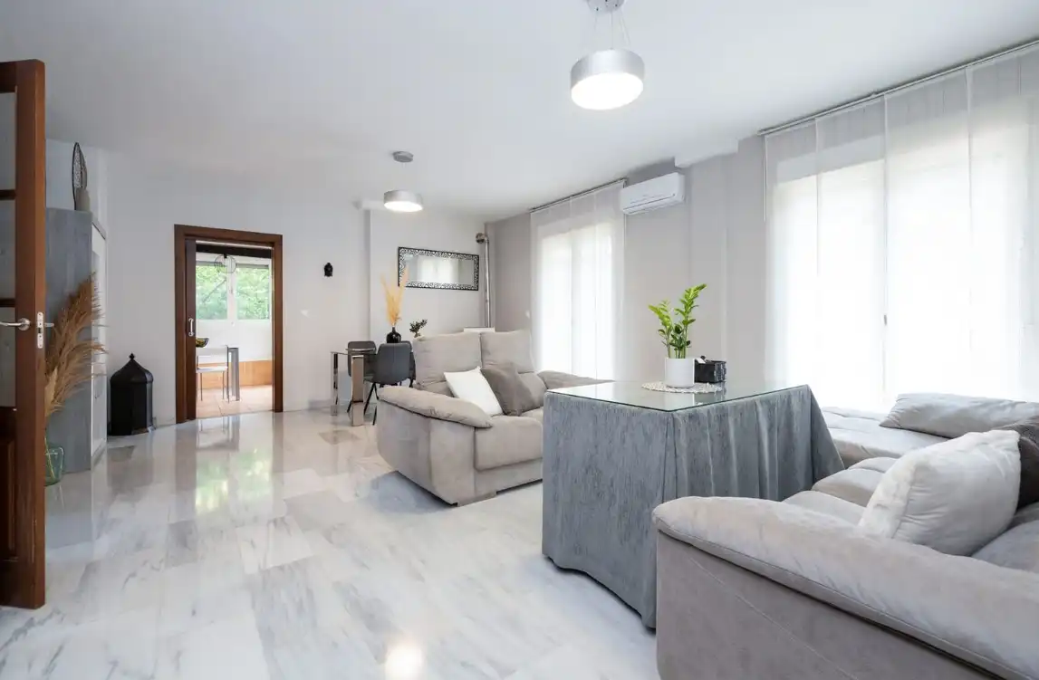 Sala de estar de Casa o chalet en venta en La Zubia con Aire acondicionado, Calefacción y Jardín privado
