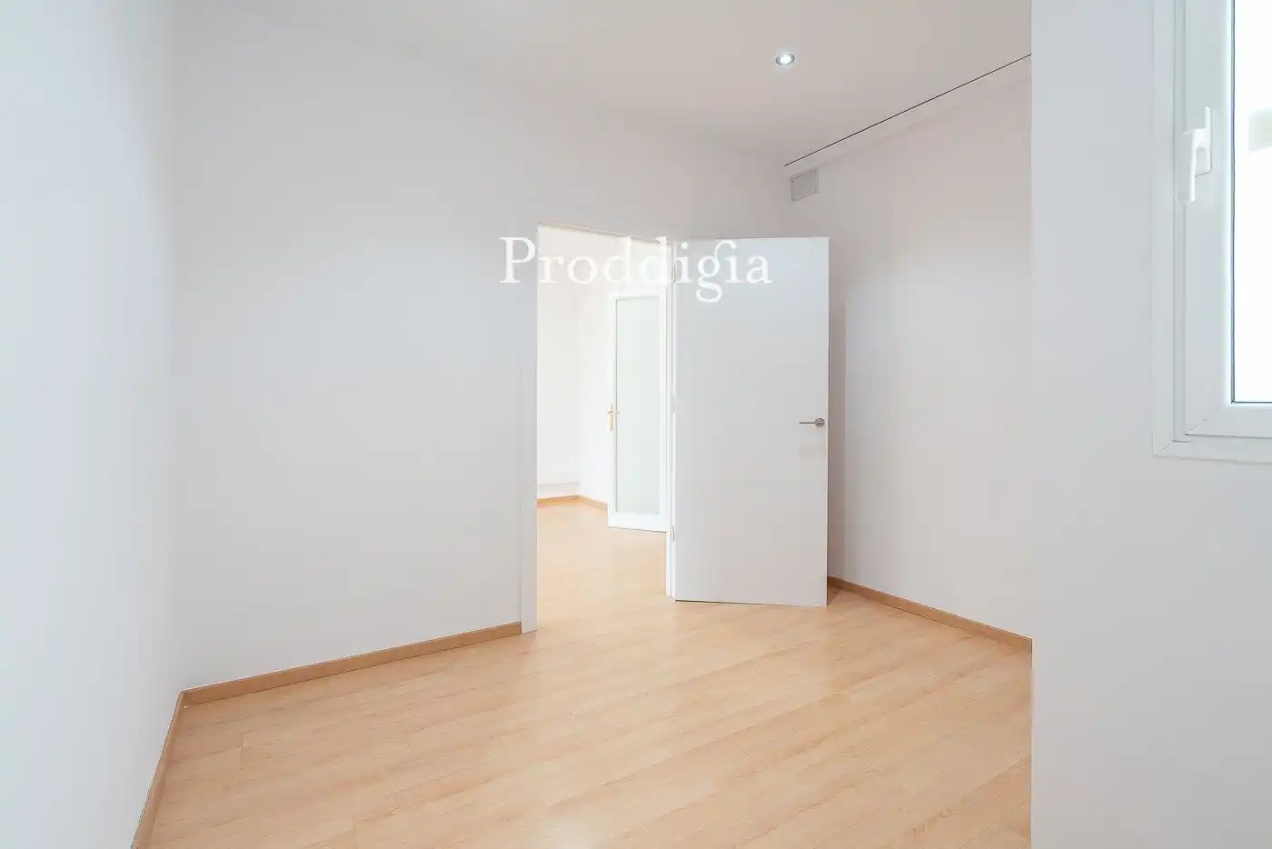 Office for rent in Barcelona  with Air Conditioner and Heating