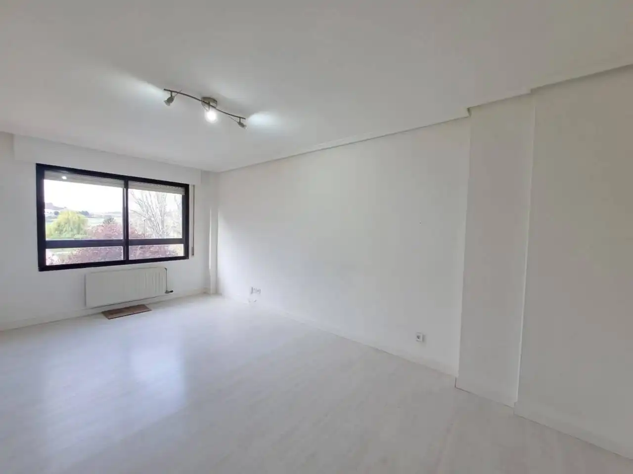 Bedroom of Flat for sale in Burgos  with Heating, Parquet flooring and Storage room