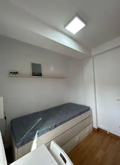 Habitación de Piso en venta en Zaragoza con Amueblado y Balcón