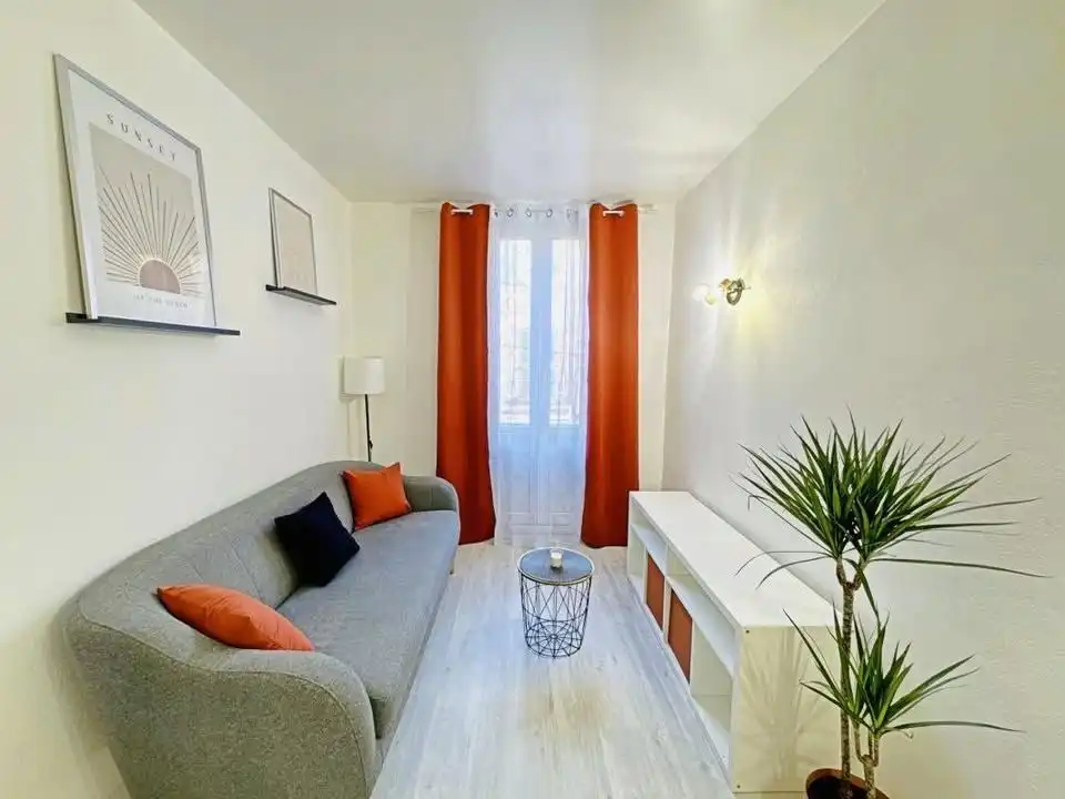 Local comercial de lloguer a Calle 19 de Abril 36