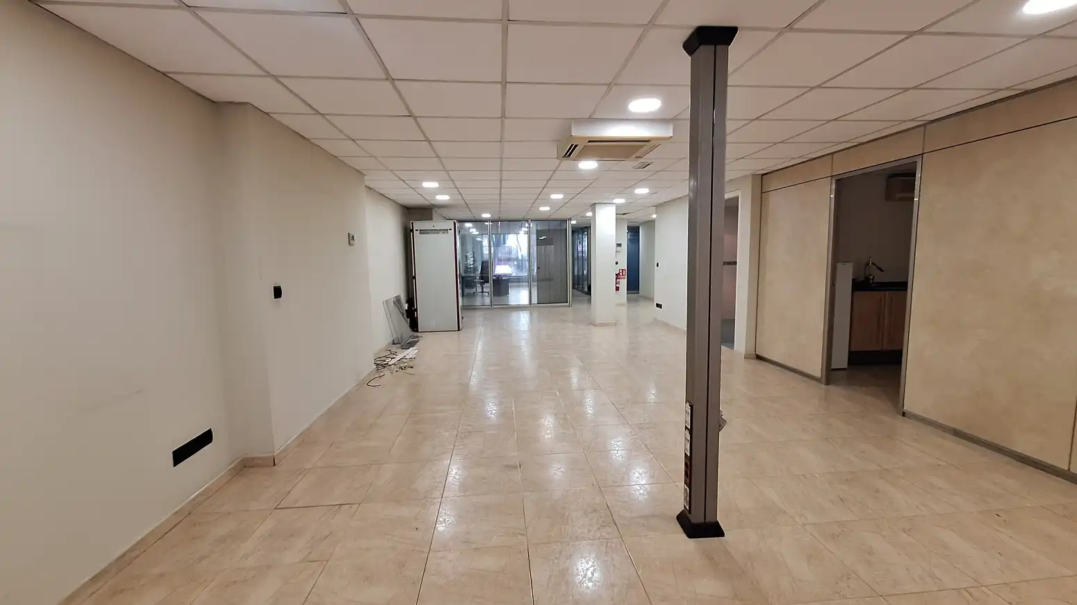 Local comercial en venda a Barcelona - CL VILADOMAT, imagen 6