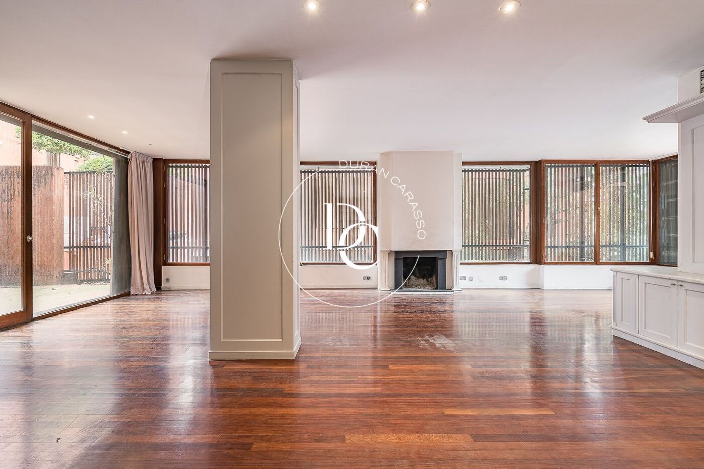 Exterior view of Flat for sale in  Barcelona Capital  with Air Conditioner, Heating and Private garden