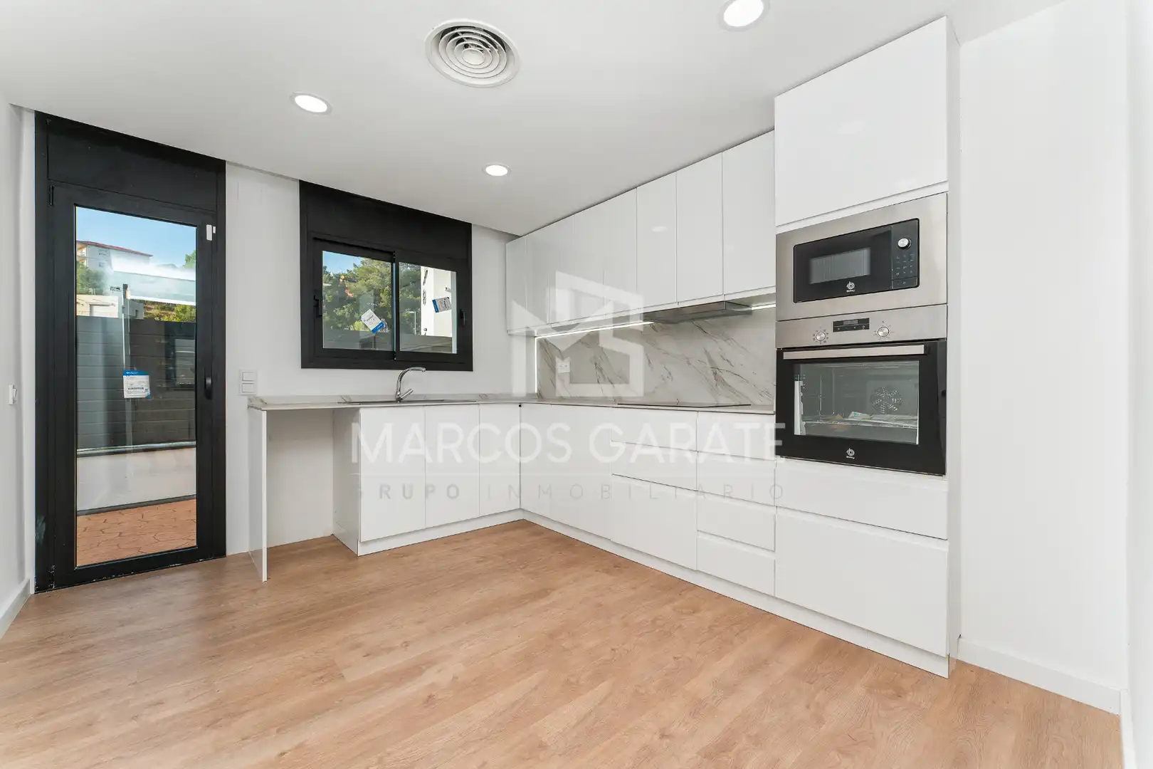 Casa con terraza en venta en Avinguda Marca Hispànica, imagen 20