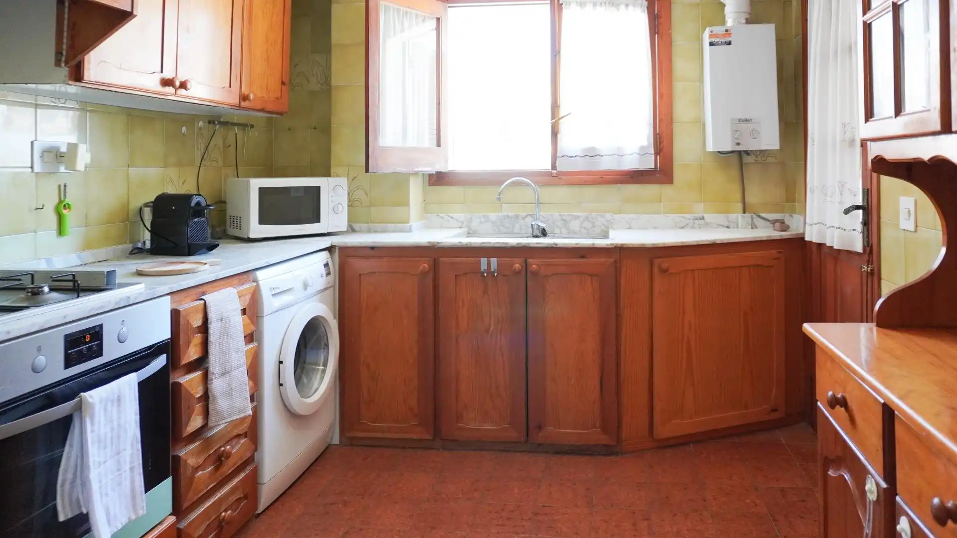 Küche von Dachboden zum Verkauf in El Puig de Santa Maria mit Privatgarten, Terrasse und Balkon