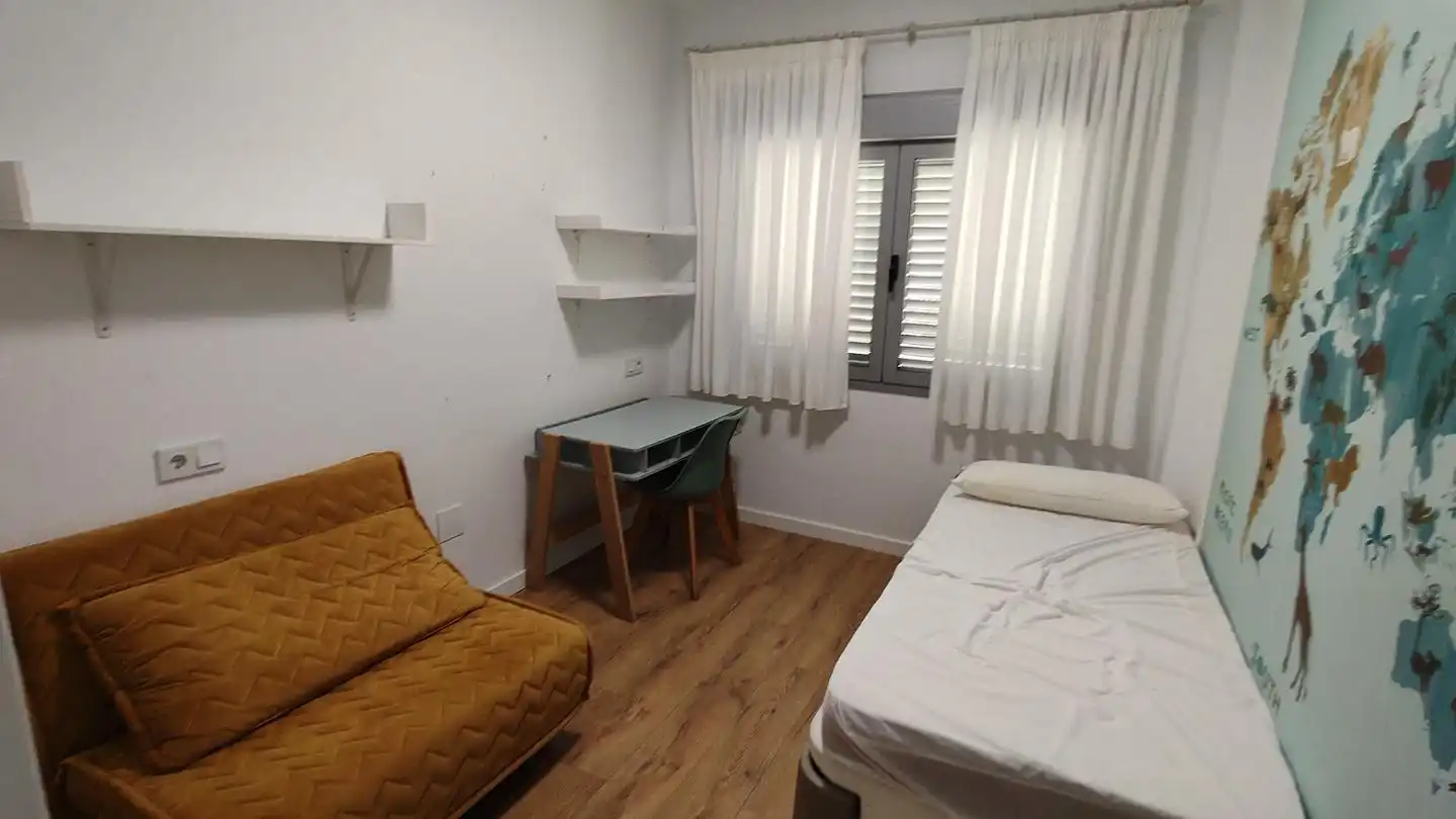 Bedroom of Ground floor for sale in Córdoba  with Air Conditioner, Terrace and Storage room