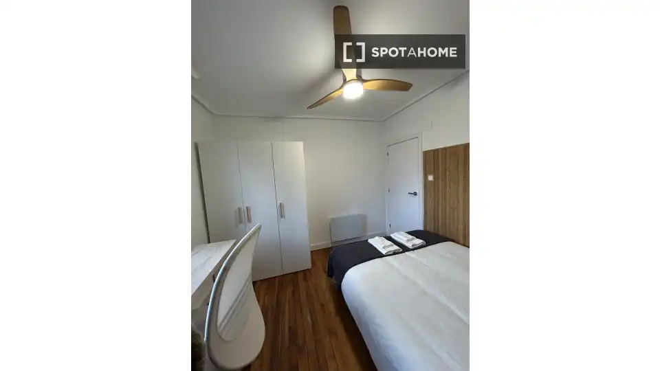 Schlafzimmer von Wohnung zur untervermieten in Bilbao  mit Klimaanlage, Terrasse und Möbliert