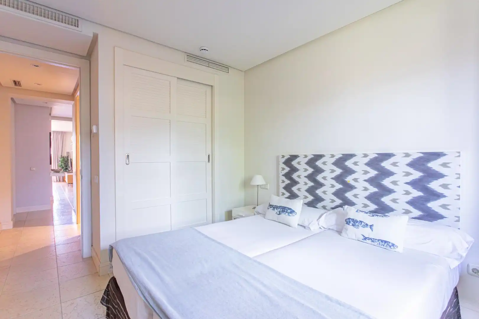 Dormitori de Apartament en venda en Chiclana de la Frontera amb Jardí privat i Piscina comunitària