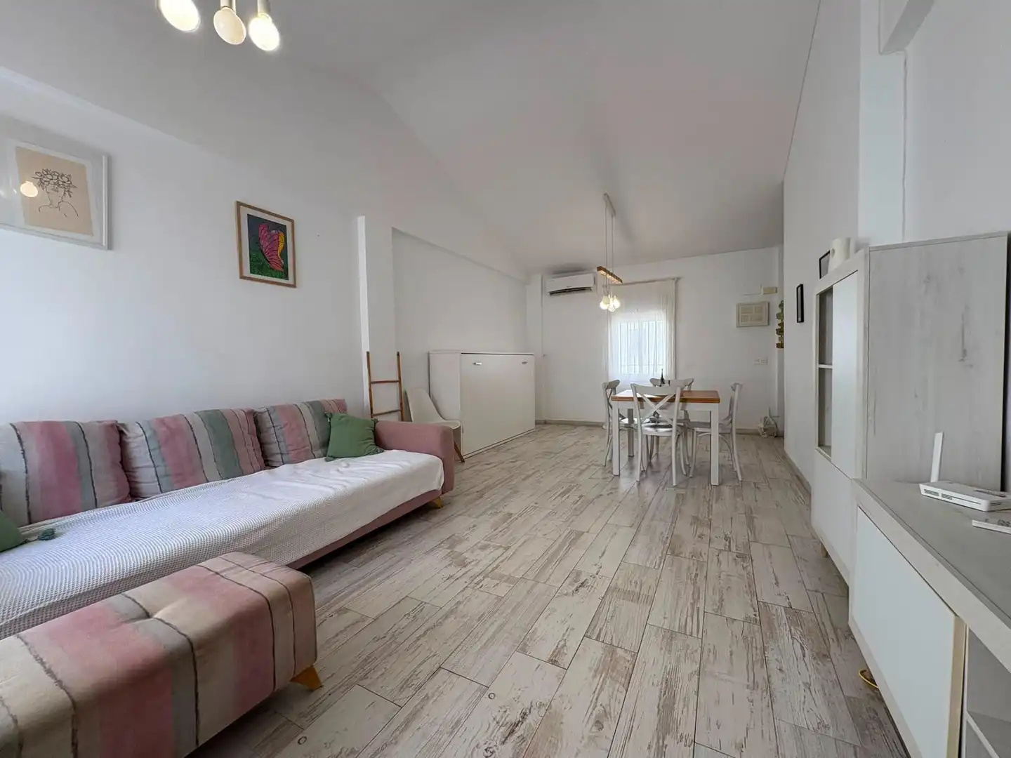 Sala d'estar de Casa adosada en venda en Los Barrios