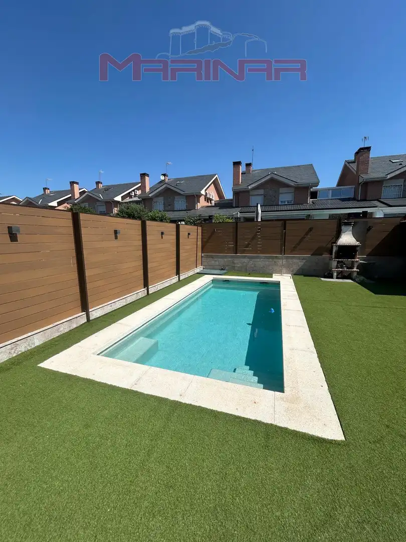 Schwimmbecken von Einfamilien-Reihenhaus zum Verkauf in Illescas mit Klimaanlage, Heizung und Privatgarten