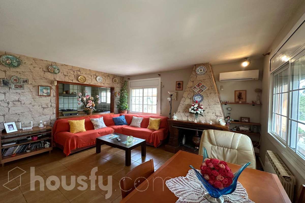 Living room of House or chalet for sale in Torrelles de Foix  with Air Conditioner, Heating and Private garden