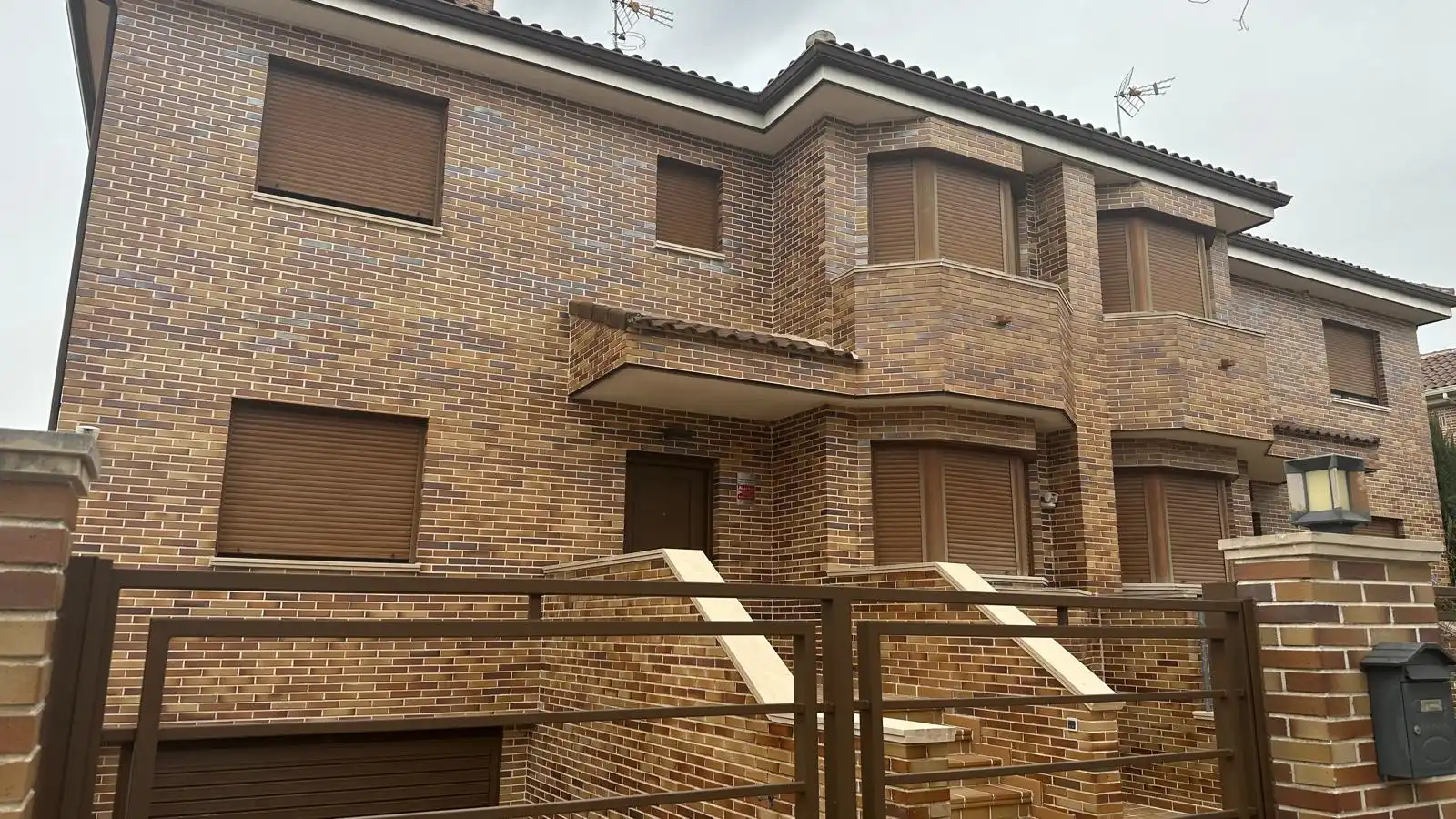 Exterior view of Houses for sale in Villaviciosa de Odón  with Air Conditioner, Heating and Private garden