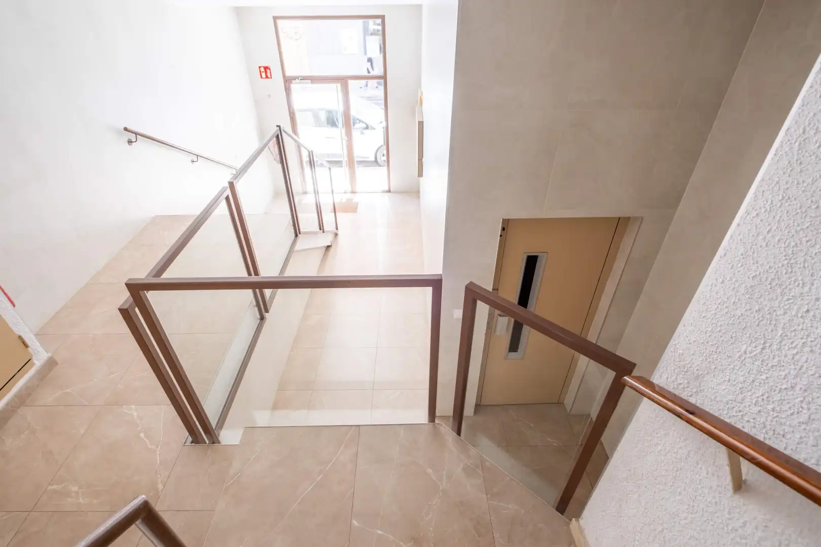 Wohnung zum Verkauf in Zaragoza mit Klimaanlage, Heizung und Terrasse