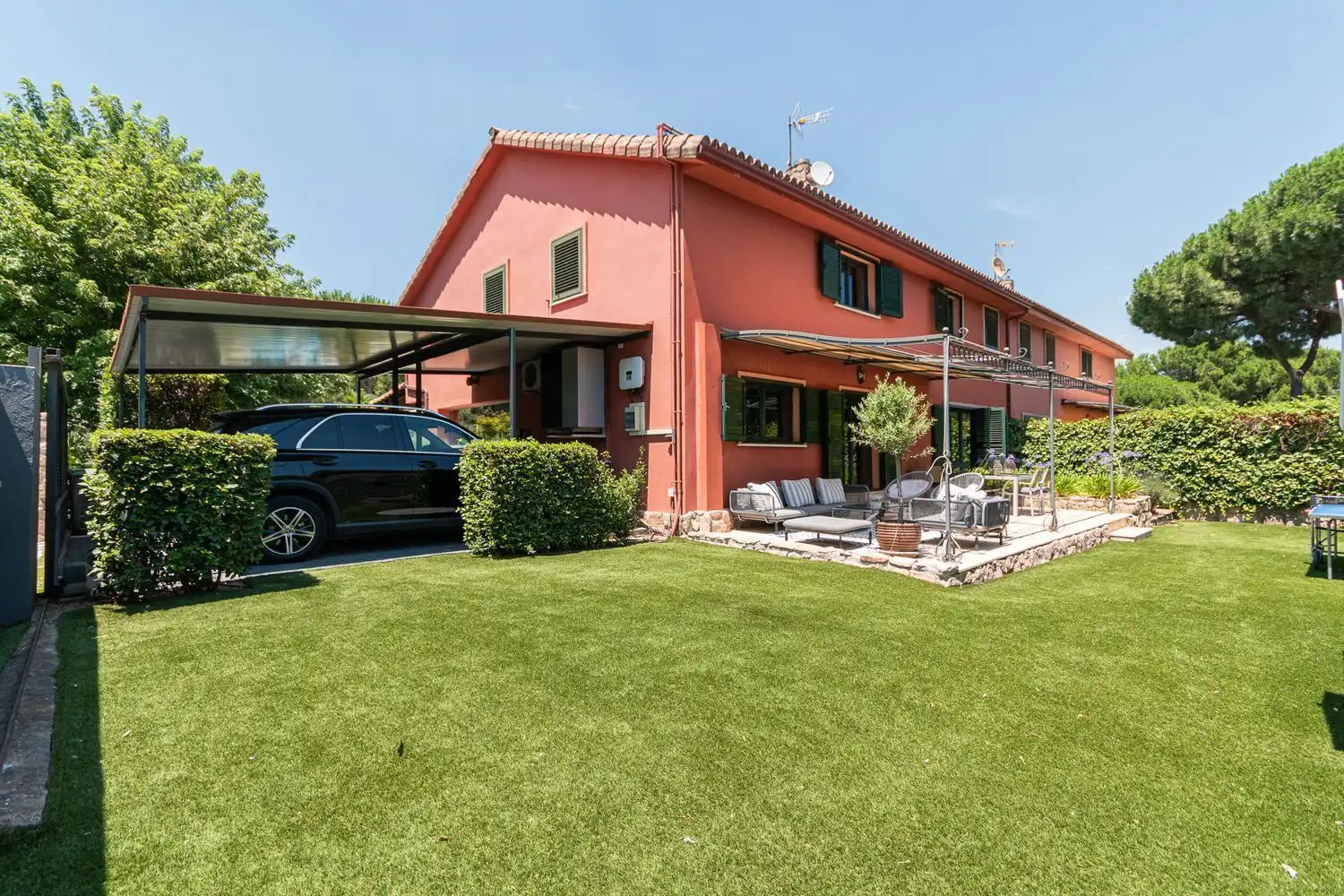 Terrasse von Einfamilien-Reihenhaus zum Verkauf in Boadilla del Monte mit Klimaanlage, Heizung und Abstellraum