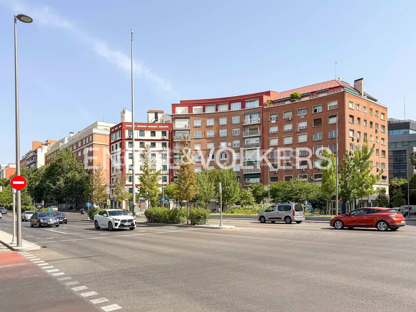 Vista exterior de Piso en venta en Madrid con Calefacción y Parquet