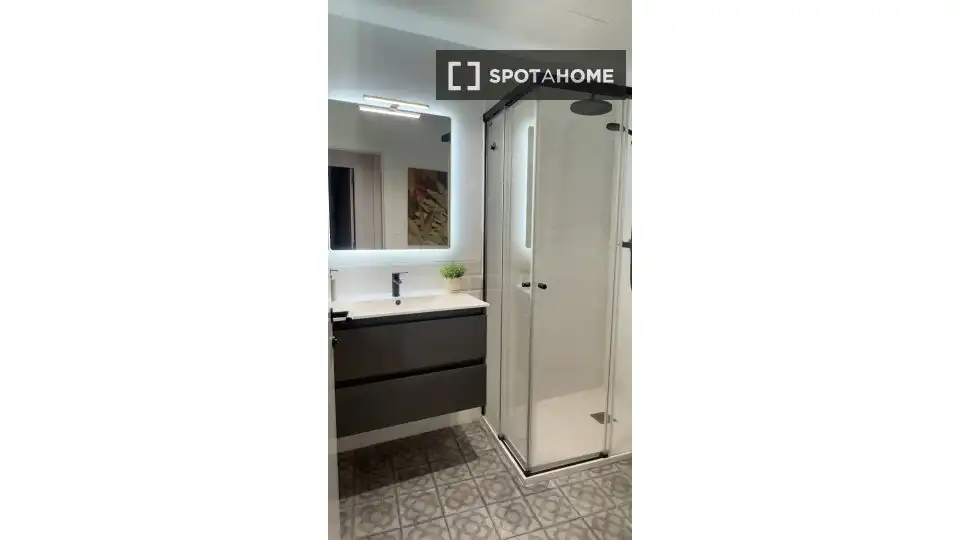 Bathroom of Flat for rent in Barcelona  with Air Conditioner, Heating and Furnished