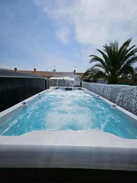 Piscina de Casa adosada en venta en Peralta / Azkoien con Aire acondicionado, Calefacción y Jardín privado
