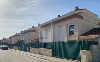 Vista exterior de Casa o xalet en venda en Quintanilla Vivar amb Calefacció, Jardí privat i Parquet